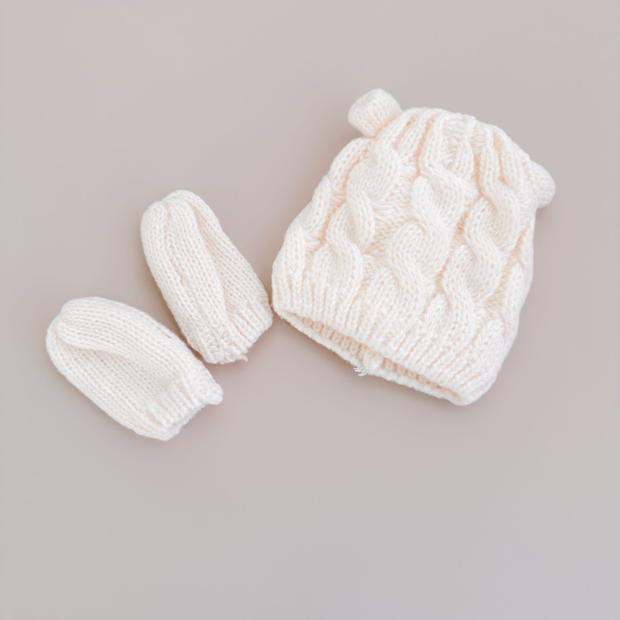 Kit Gorro y Manoplas tejidas